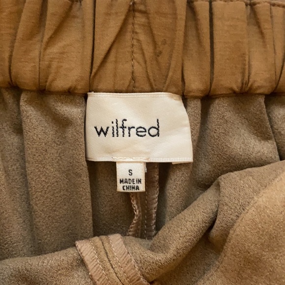 Super cute and comfortable Aritzia/Wilfred suede tan short, amazing condition - Picture 3 of 3